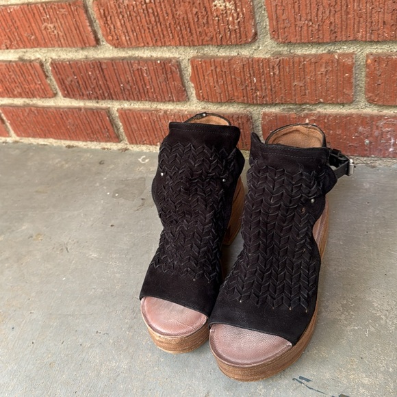 A.S.98 Newberry Suede Platform - Picture 2 of 9